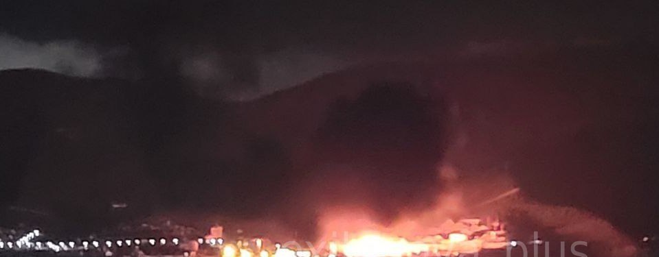 Vene sadamalinn langes rünnaku alla, põleb naftahoidla