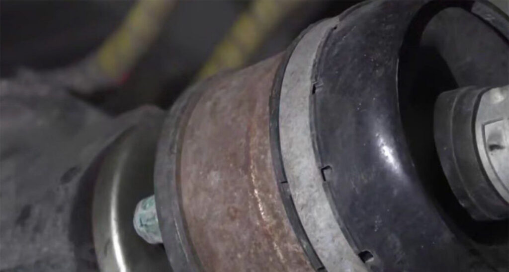 VIDEO: Vene uus auto toodi esitlusele roostetanuna