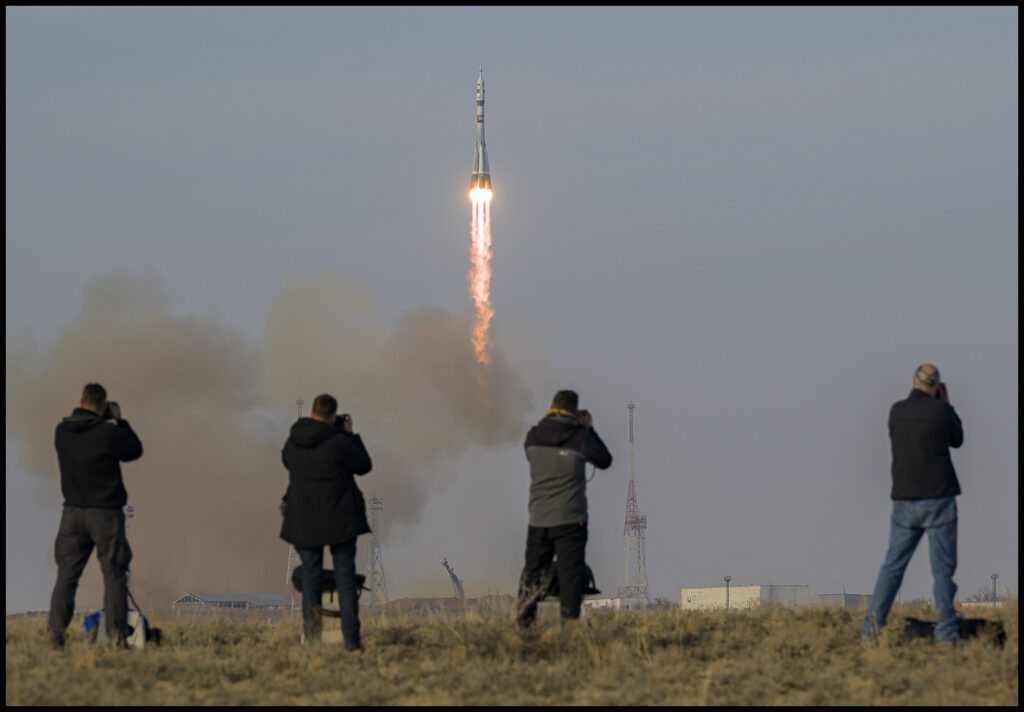 VIDEO: startis USA-Vene meeskonnaga kosmoselaev