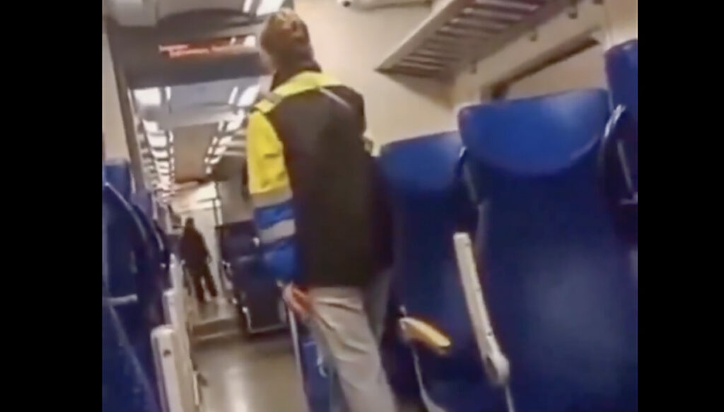 VIDEO: Ukraina naine vehkis Poola rongis noaga, visati välja NB! Nõrganärvilistele mittesoovitav