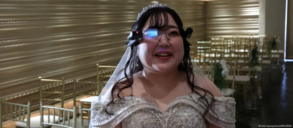 VIDEO: Jaapani naine abiellus tehisaruga