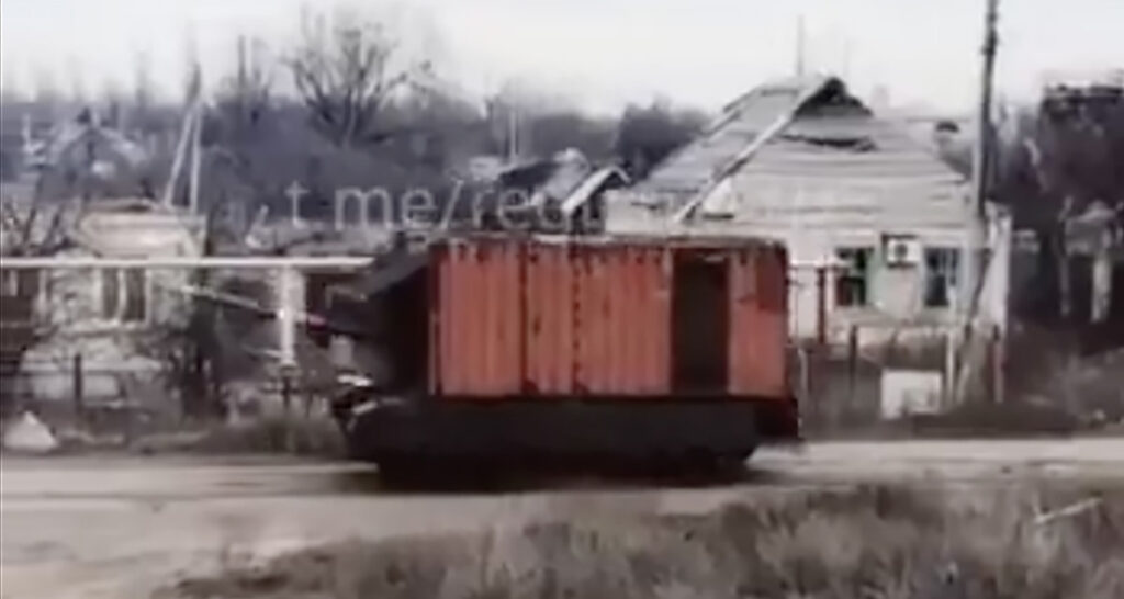 VIDEO: venelased katavad tanke nüüd merekonteineritega