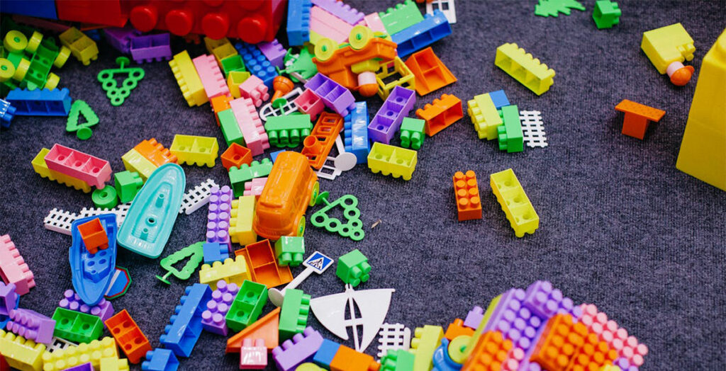 Kuidas valida lapsele mänguasi, mis ei jää nurka tolmu koguma?