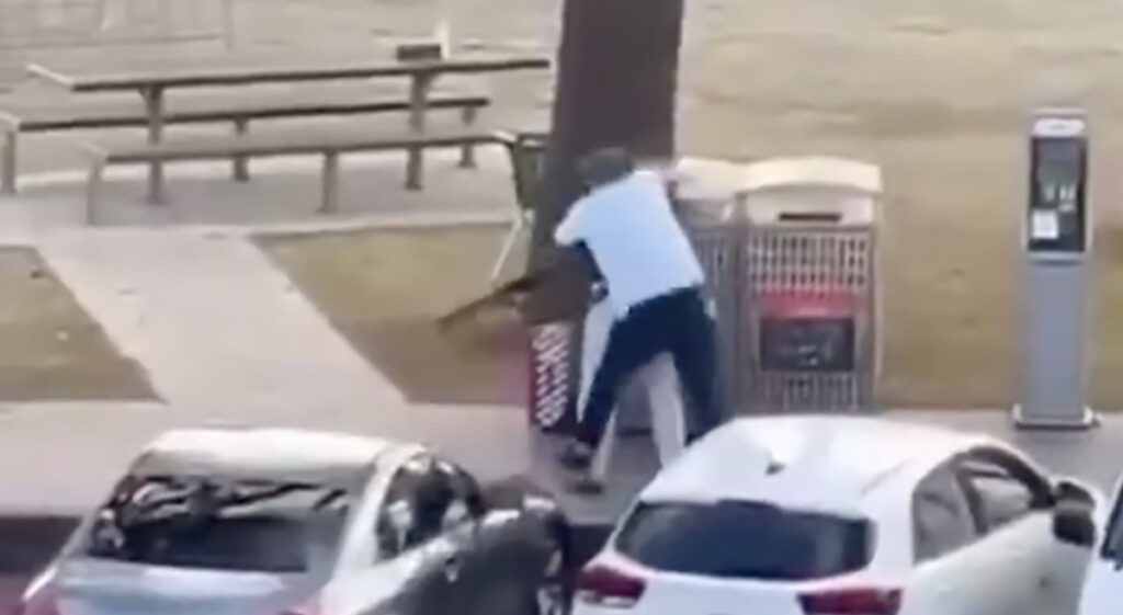 VIDEO: Austraalias tulistas mees tänaval inimesi, kõrvalseisja sekkus ja võttis relva ära