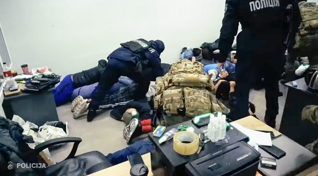 VIDEO: Ukrainas võeti kinni läti keelt kõnelevad telefonipetised