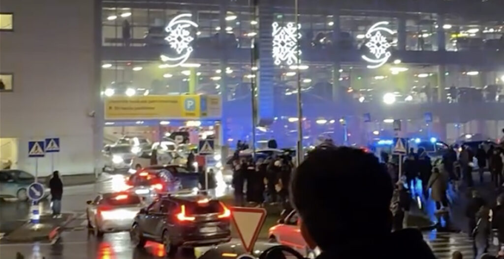 VIDEO: Tallinna kaubanduskeskuses oli plahvatus, politsei evakueeris keskuse