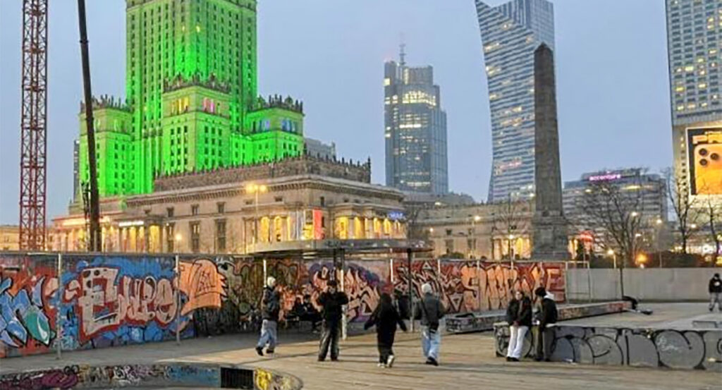 Ukraina teismelised on vallutanud Varssavi kesklinnas asuva pargi – aastas üle 900 politsei väljakutse