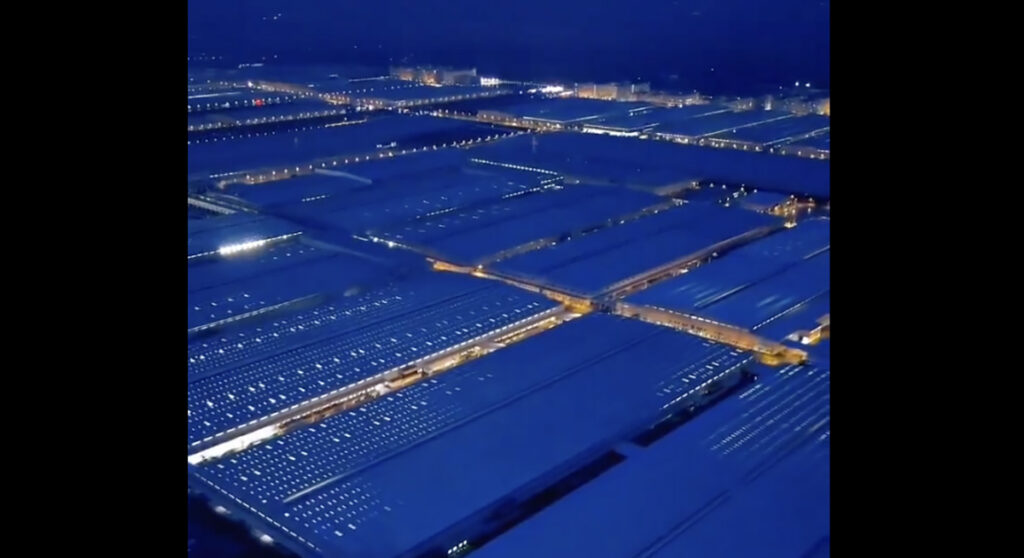 VIDEO: Hiina autotootja rajab tehase, mis on nagu linn