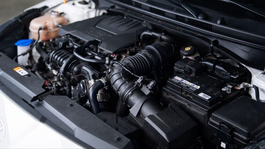 Kuinka tarkistaa 12 V auton akku: jännite, oireet ja yksinkertaiset testit