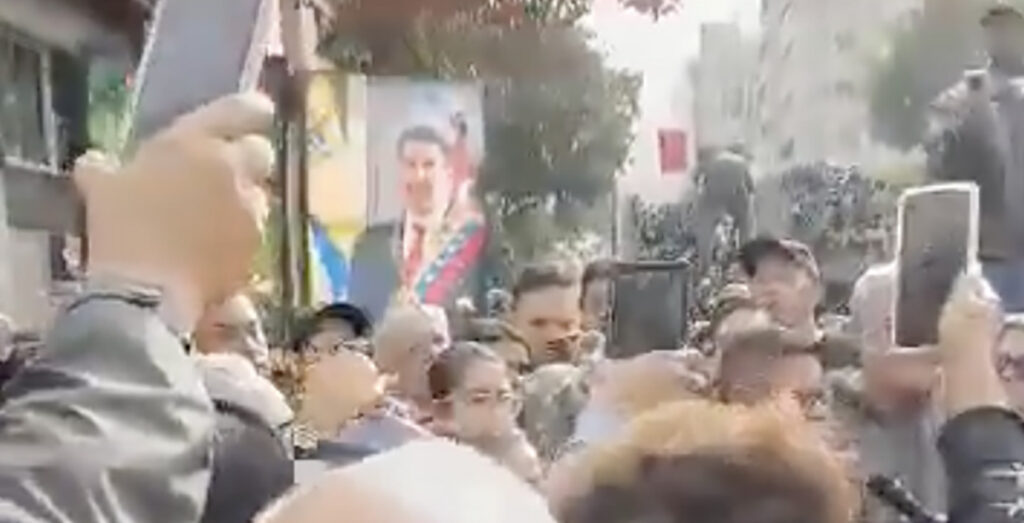 VIDEO: Venezuela rahvas tuli välja oma presidendile toetust avaldama