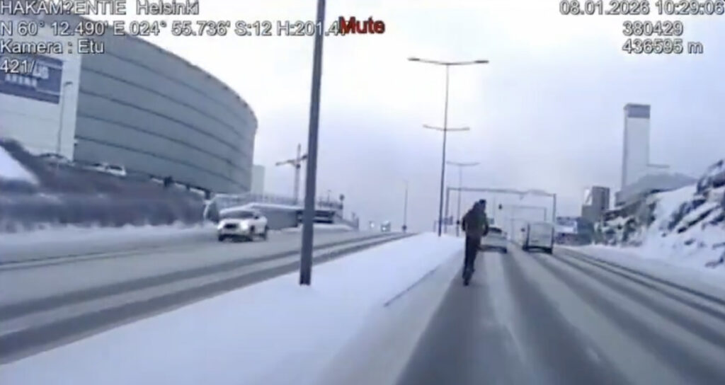 VIDEO: Helsingis tabati kiiruseületamiselt elektritõuks