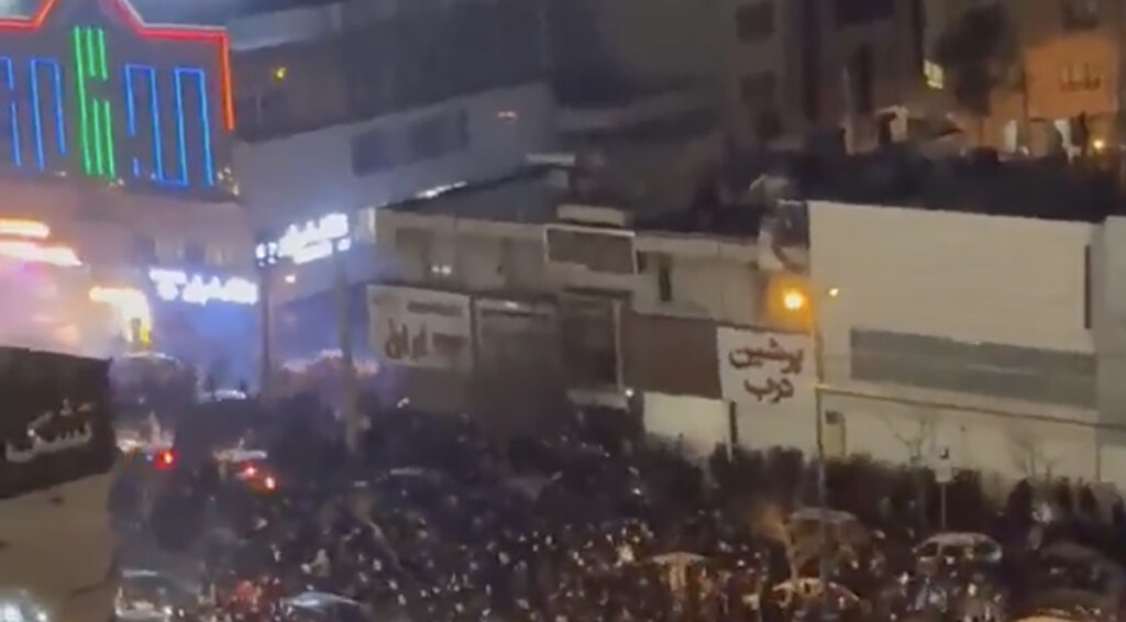 Iraani võimud hakkasid meeleavaldajaid tulistama