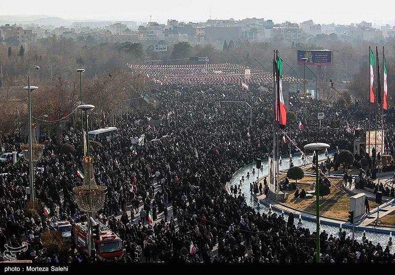 PILDID: Iraanis mäss läbi – enam kui miljon inimest tuli välja valitsusele toetust avaldama