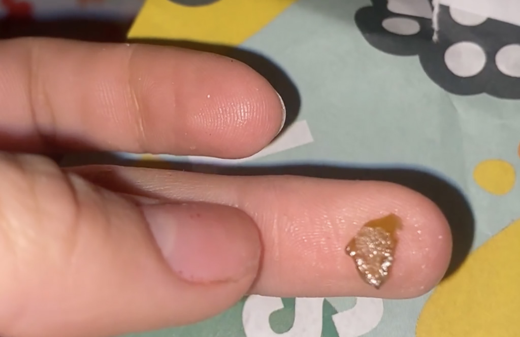 Ostja leidis Soomes poes lahtiste kommide hulgast klaasikillu – poe riiulid tühjendati