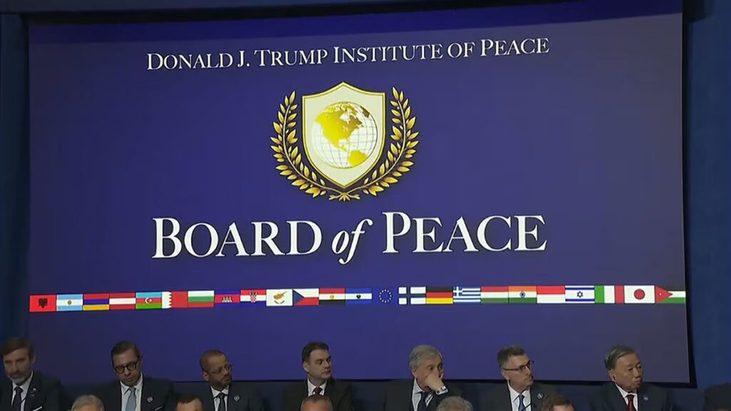 Üllatus: Soome lipp oli Trumpi rahunõukogus kesksel kohal