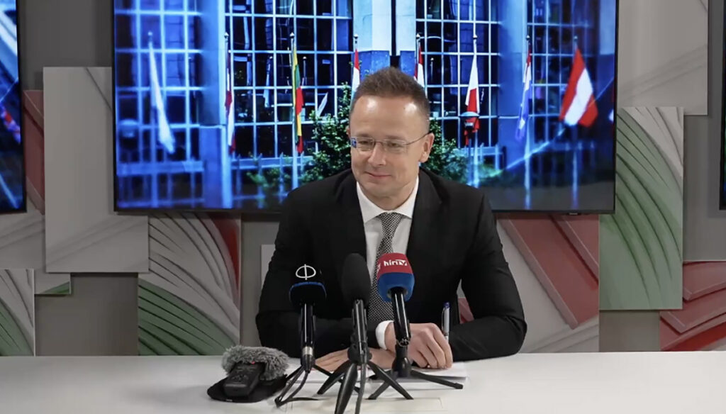 Ungari välisminister väidab, et EL tahab väed Ukrainasse sisse viia