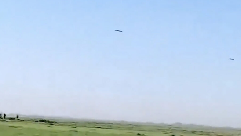 VIDEO: USA tiibraketid lendamas üle Iraagi