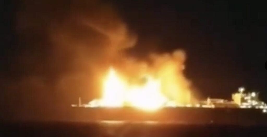 VIDEO: Vene vedelgaasi tanker sai tabamuse Vahemerel, süttis põlema