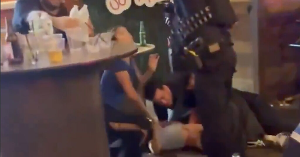 Kas hakkas pihta? Islamist sisse võetud mees avas USA baaris tule (lisatud video)