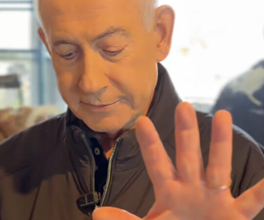 Kas see on päriselt tema? Iisraeli peaministri kontol avaldati video, kus tal on viis sõrme