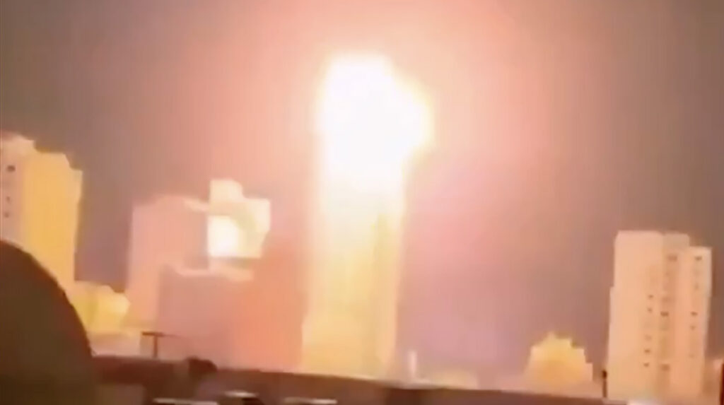 VIDEO: Iraan asus ründama USA panku Lähis-Idas – tabamuse sai Citibanki hoone Dubais