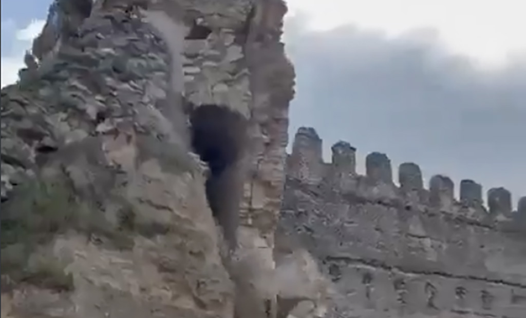 VIDEO: Hispaanias kukkus kokku vana lossi torn