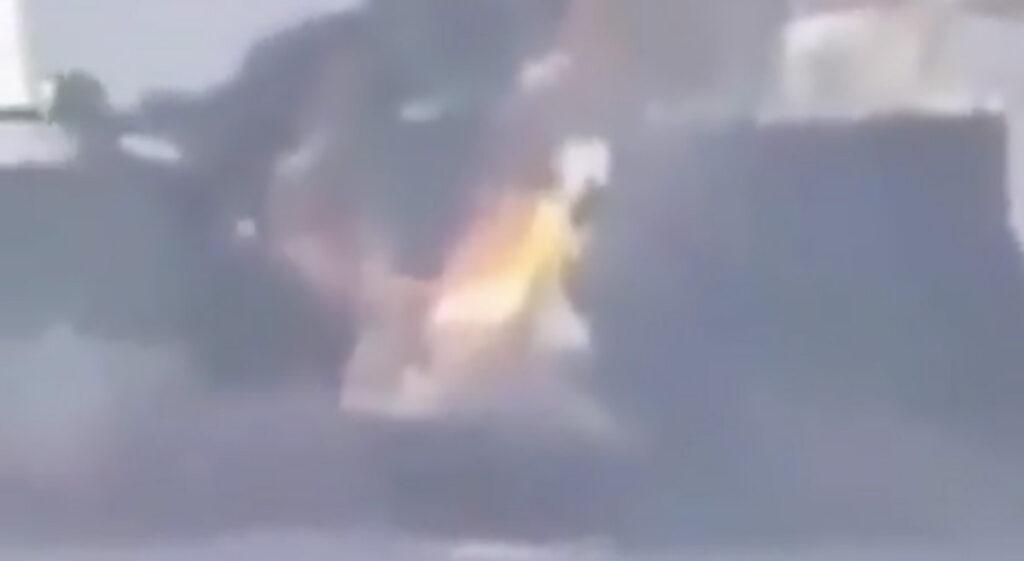 VIDEO: suur tanker on leekides Hormuzi väinas