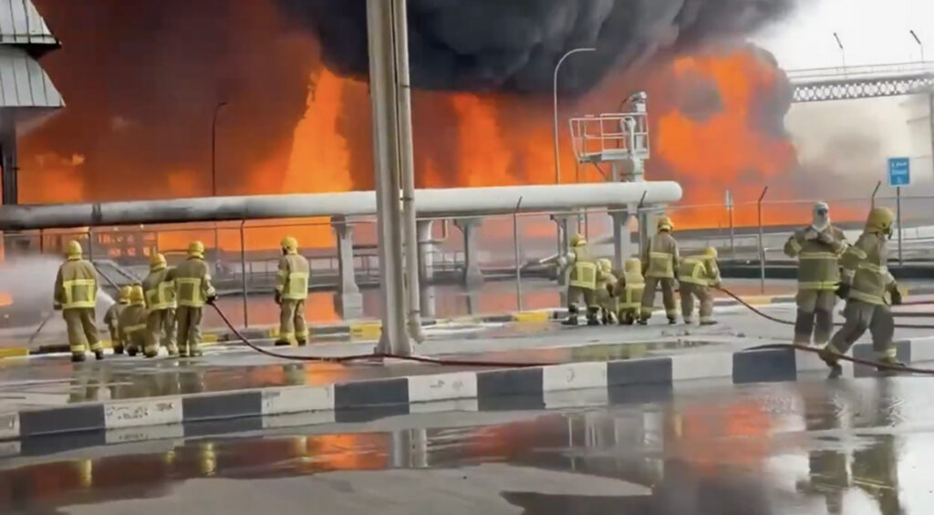 VIDEO: Kuveidi lennujaamas puhkes suur tulekahju