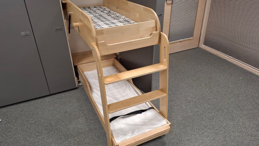 Soome lasteaias voodi vahele kinni jäänud laps suri