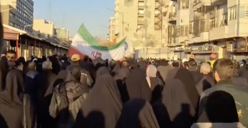 VIDEO: Iraani inimesed leinavad oma juhti