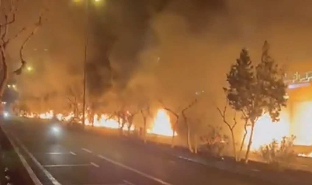 VIDEO: Iraanis on tänavate ääres tulejõed pärast USA ja Iisraeli rünnakut