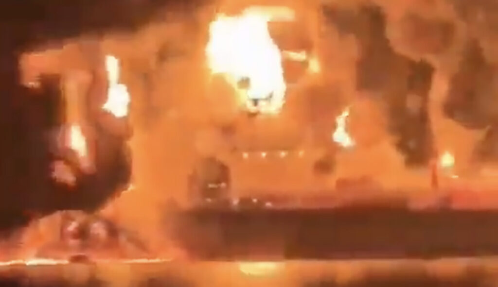 VIDEO: Iraan tabas USA tankerit, mis süttis põlema