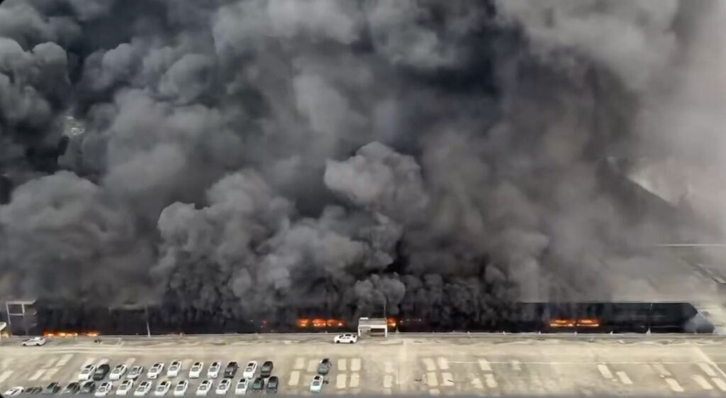 VIDEO: Hiina elektriautode tehases puhkes suur tulekahju