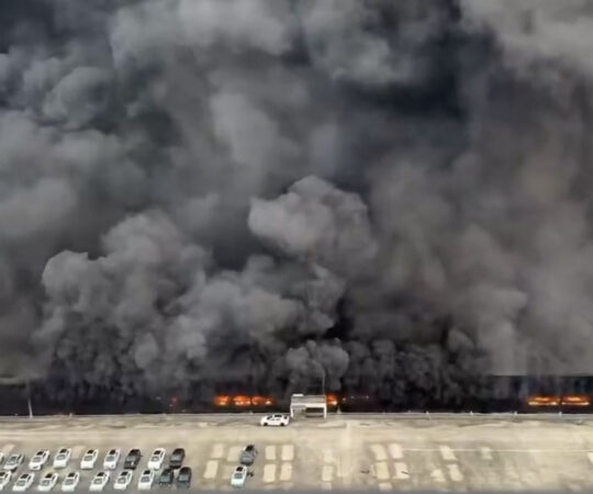 VIDEO: Hiina elektriautode tehases puhkes suur tulekahju