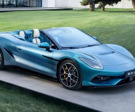 VIDEO: Hiina tõi turule Lamborghini konkurendi, hind on vaid murdosa sellest