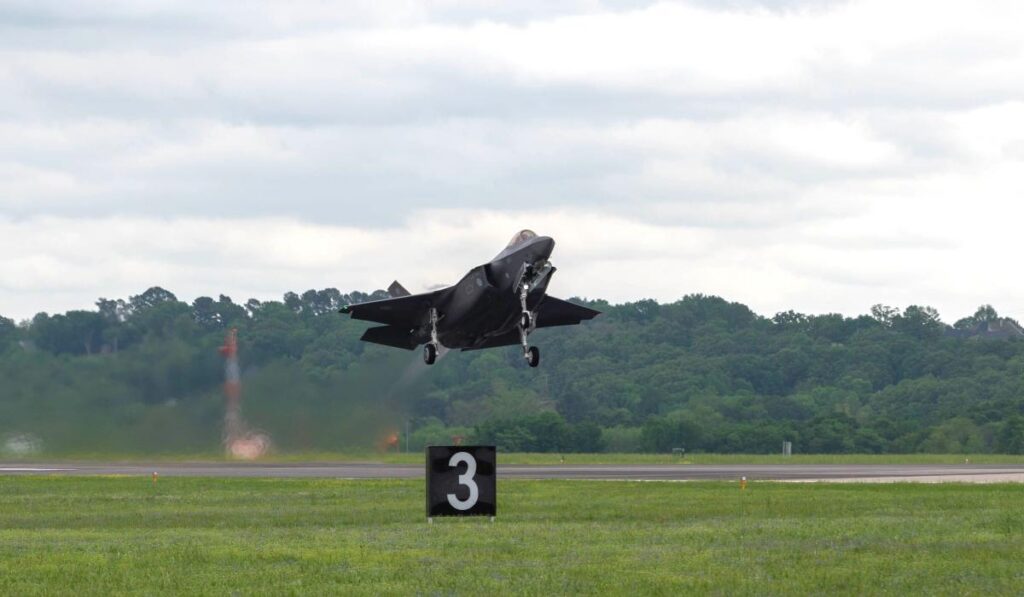 Soome õhuväe piloot lendas esimest korda hävitajaga F-35