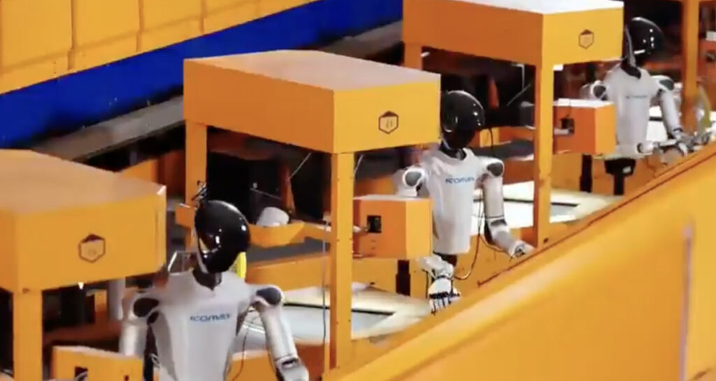 VIDEO: inimese sarnased robotid Hiina ettevõttes