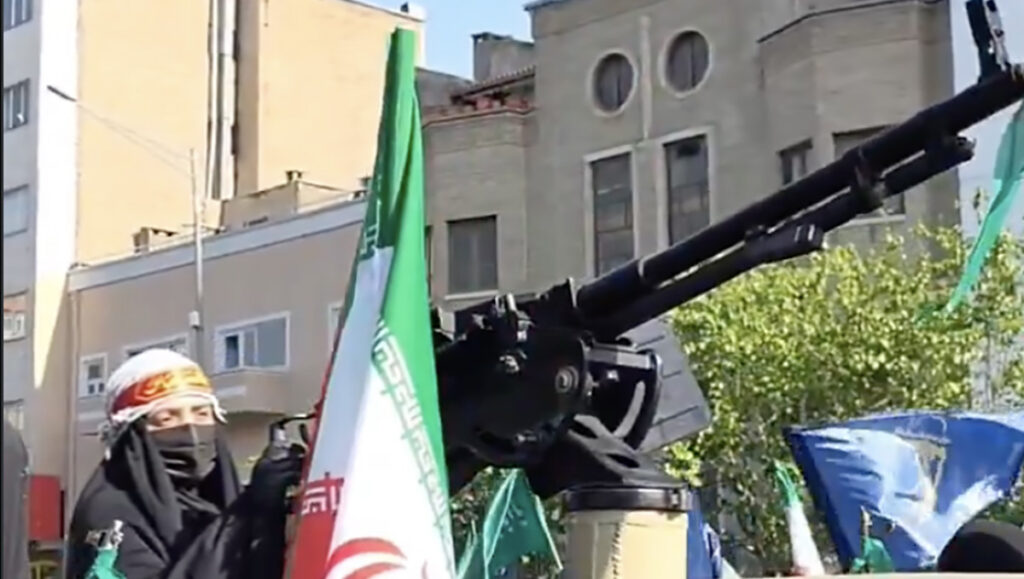 VIDEO: Iraani naised on mobiliseerunud riiki kaitsma