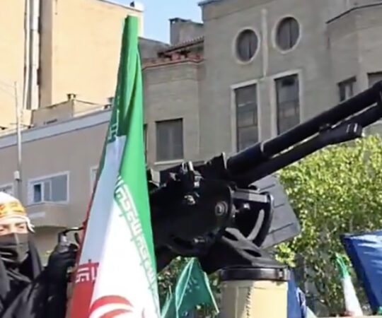 VIDEO: Iraani naised on mobiliseerunud riiki kaitsma