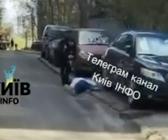 VIDEO: Kiievis avas mees automaatrelvast tule inimeste pihta NB! Nõrganärvilistele mittesoovitav