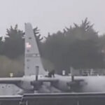 VIDEO: Iirimaal lõhkus mees kirvega USA sõjalennukit