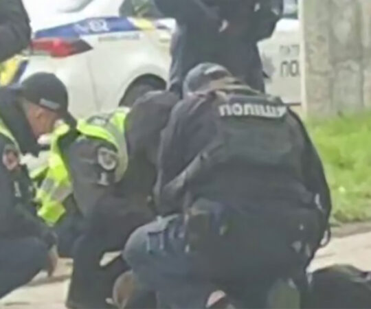 Relvastatud mehed avasid Ukrainas tänaval laste pihta tule