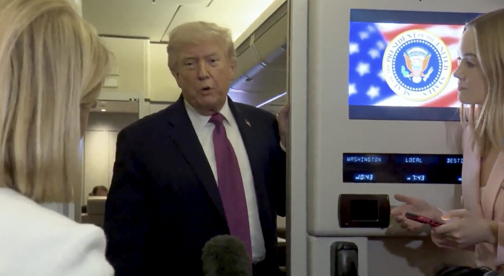 Trump lubas uuesti Iraani pommitama hakata