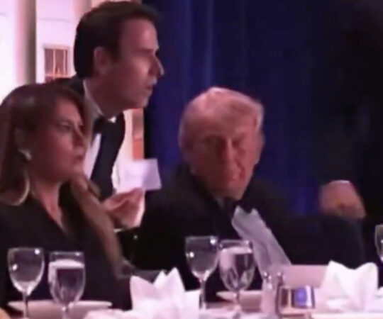 VIDEO: president Trumpi õhtusöögi ajal kostsid lasud, tulistaja võeti kinni, president viga ei saanud