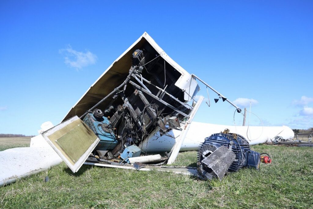 Lätis kukkus tugeva tuule tõttu elektrituuliku turbiin alla – see rüüstati ära