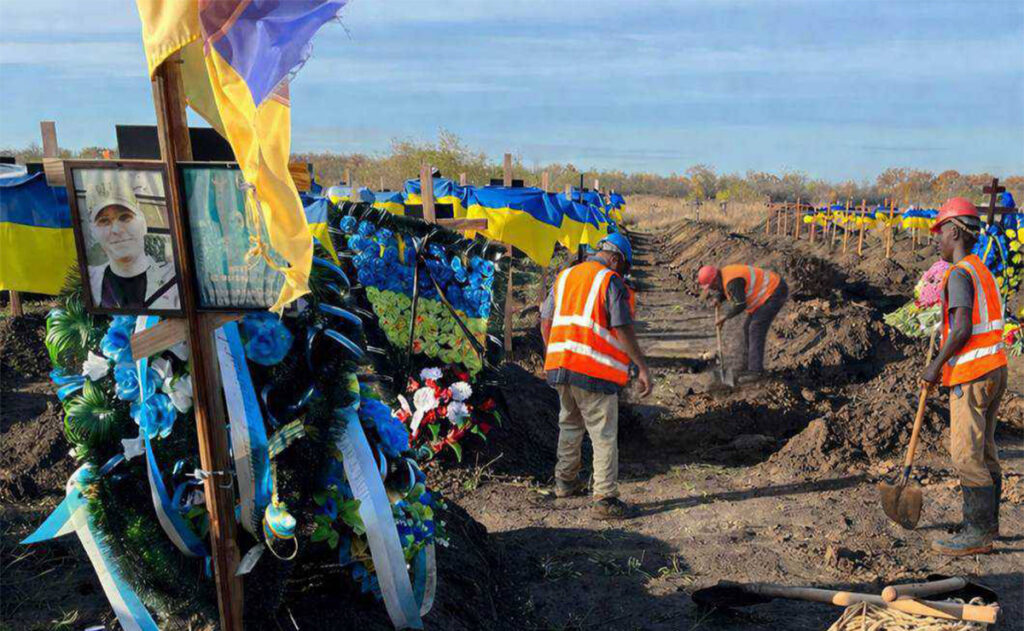 PILTUUDIS: rahvastiku vahetus Ukrainas – mustanahalised kaevavad Ukraina sõdurite haudu