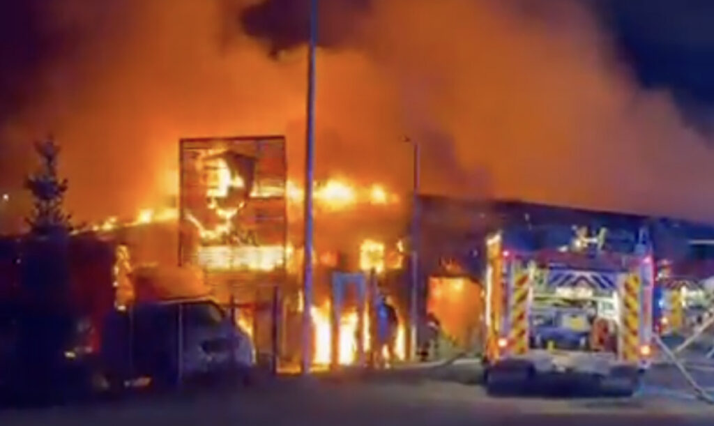 Vantaal põles maha tehasehoone