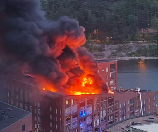 Karm sõnum Helsingi põlenud kortermaja elanikele