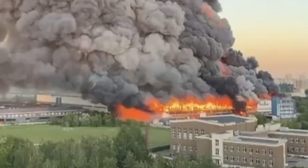 VIDEO: Kiievi lähedal sai tabamuse suur relvaladu