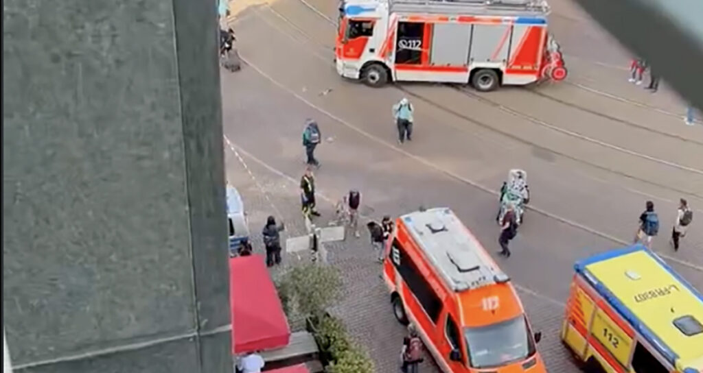 VIDEO: auto sõitis Saksamaal rahva hulka, on hukkunuid